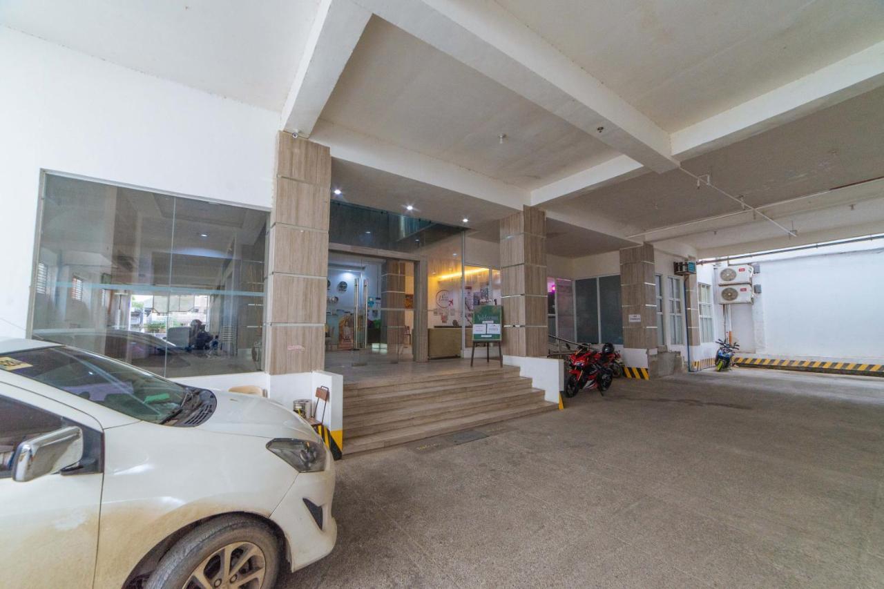 RedDoorz Plus near Gaisano Mall Kalibo - Vaccinated Staff Esterno foto